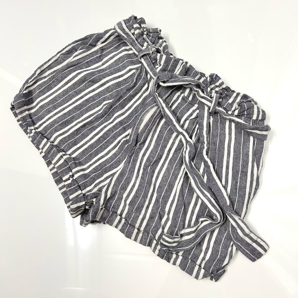 5/$25 Casual Striped shorts M